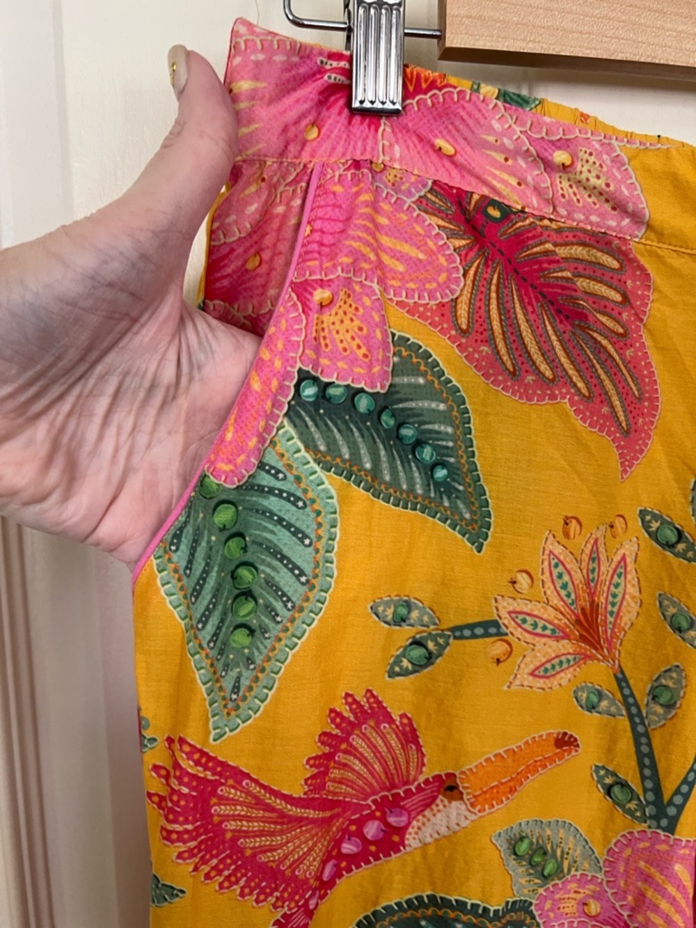 FARM Rio Macaw Bloom Tropical Print Pants Wide Leg Ruffle Hem Yellow Size M - Picture 8 of 13